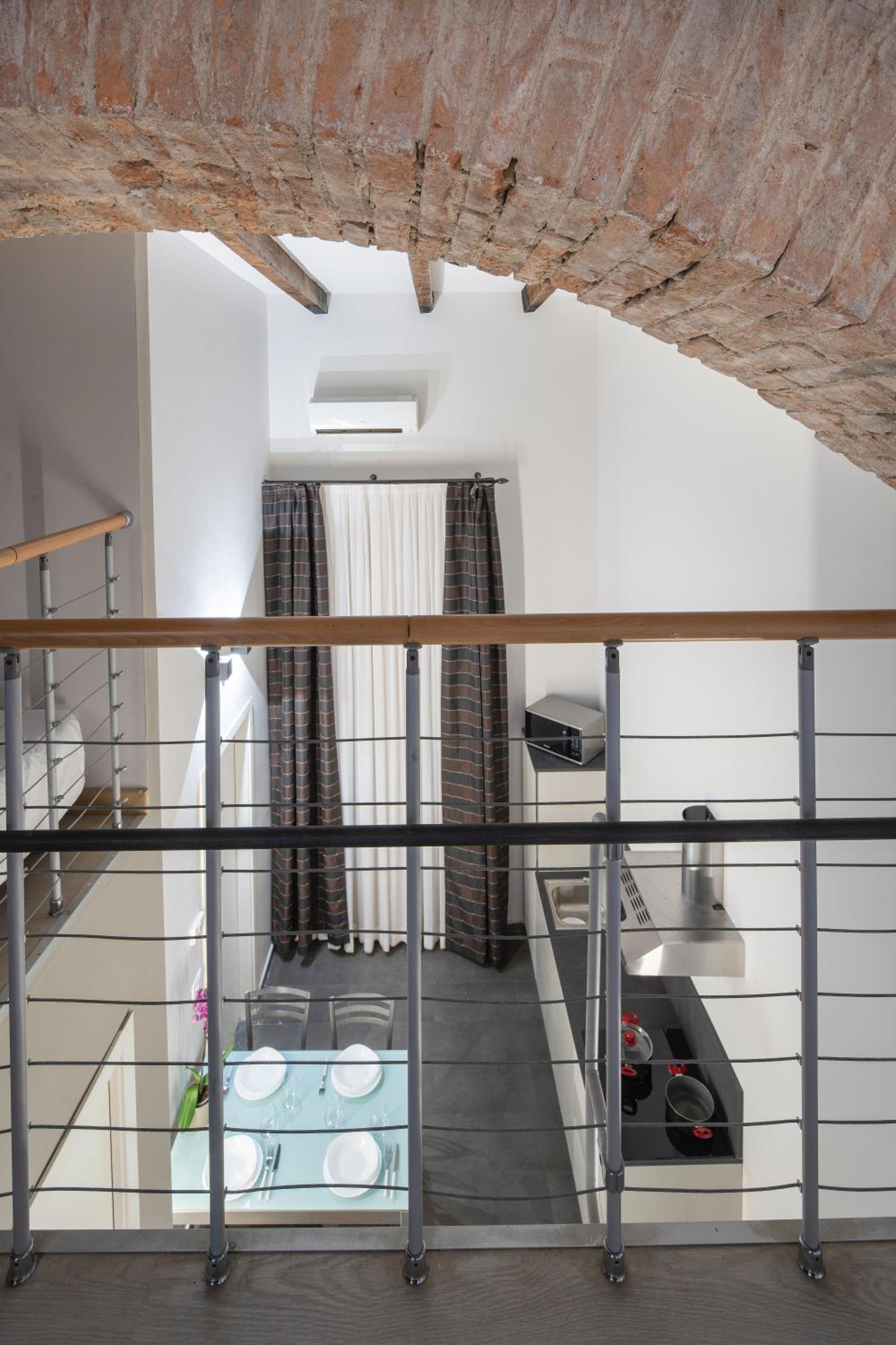 Фото Astoria Suite Apartments