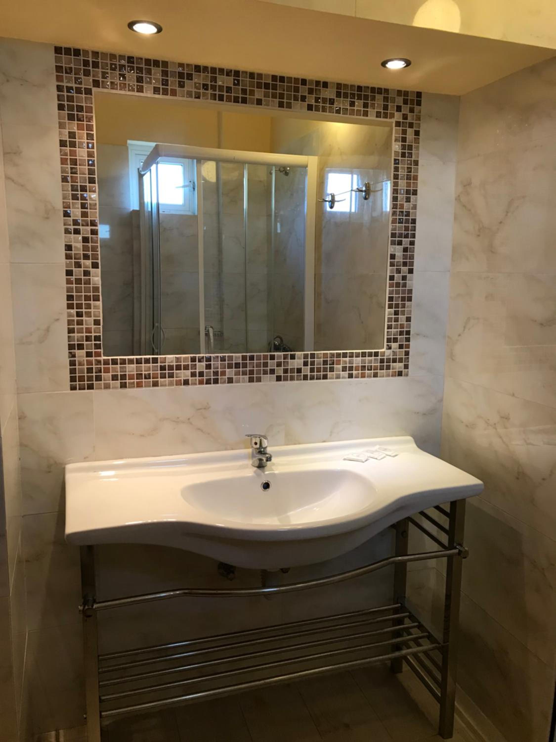 Фото Village Inn Studios & Family Apartments