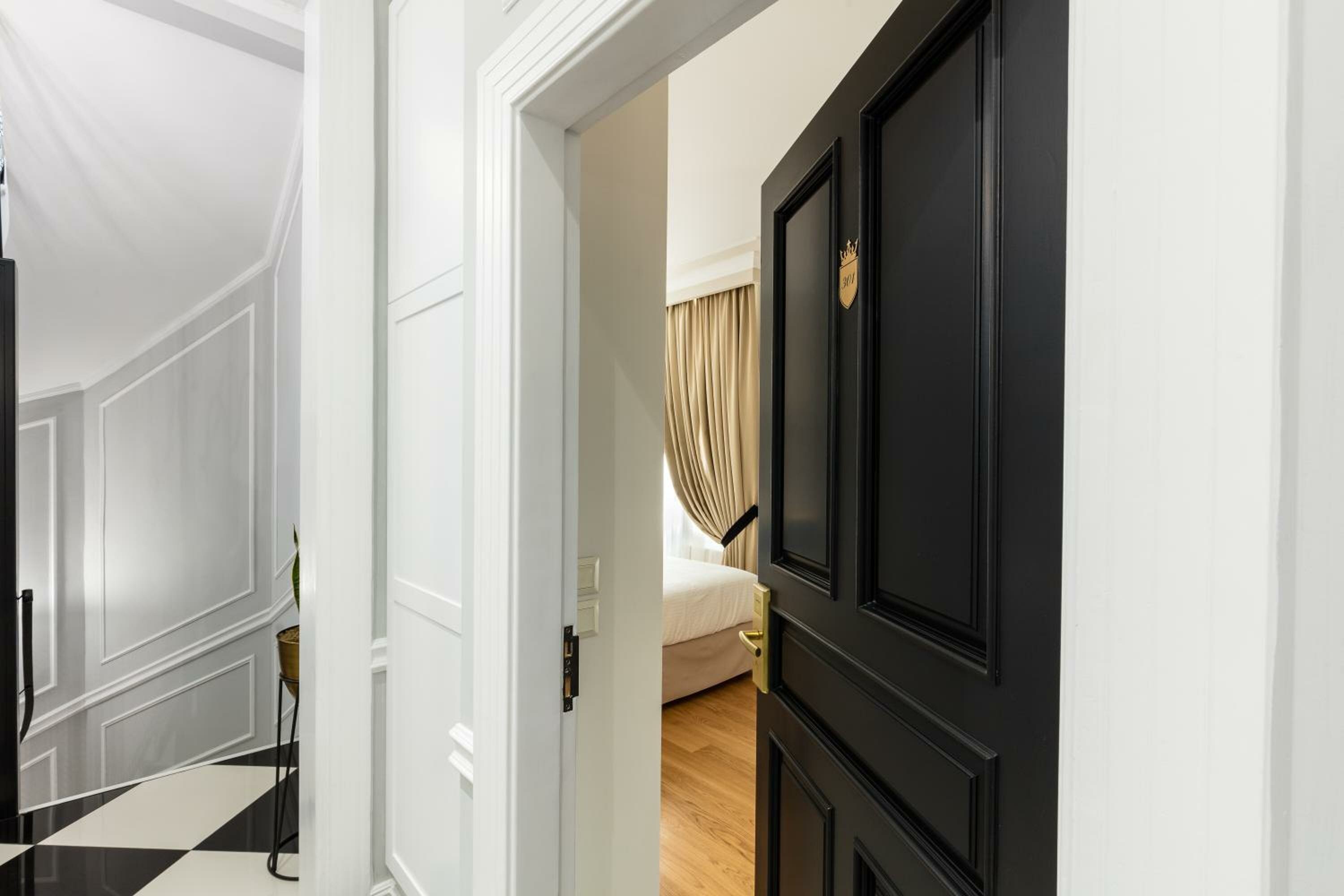 Фото Athens Mansion Luxury Suites