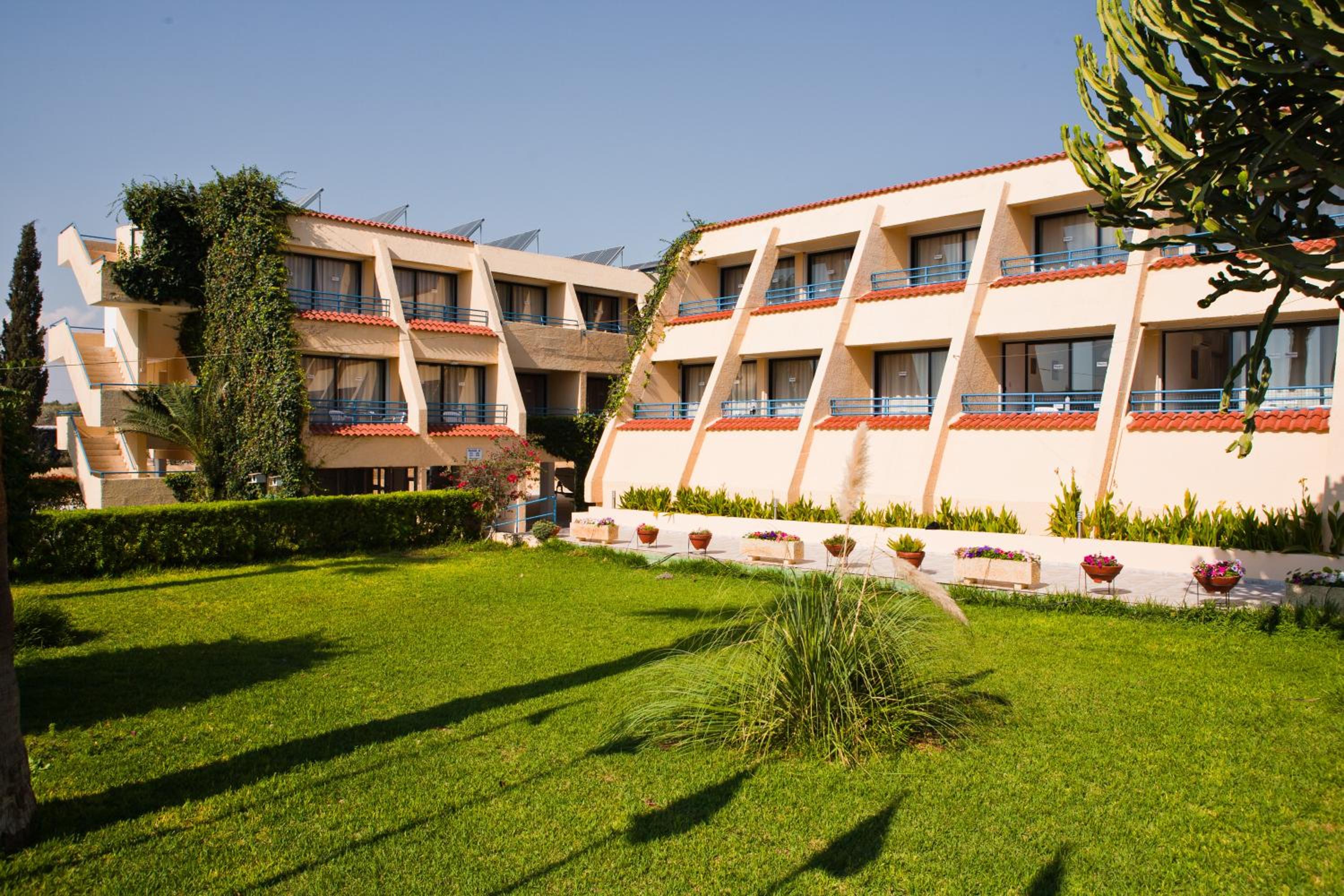 Фото Апартаменты Napa Prince Hotel