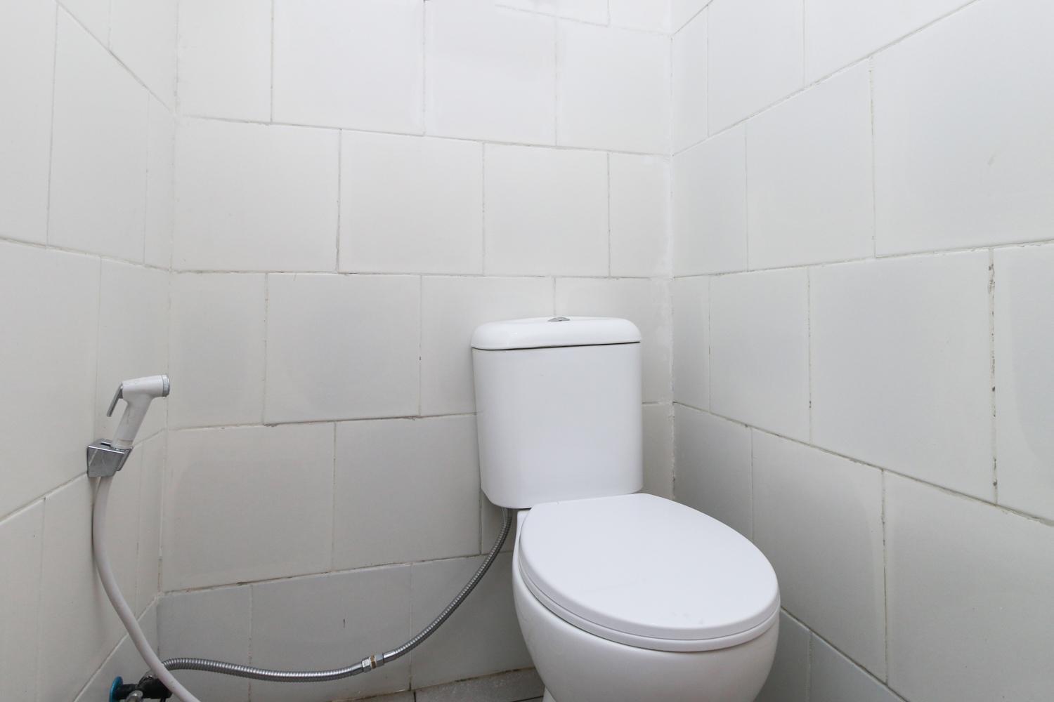 Фото RedDoorz near Riau Junction Mall 2