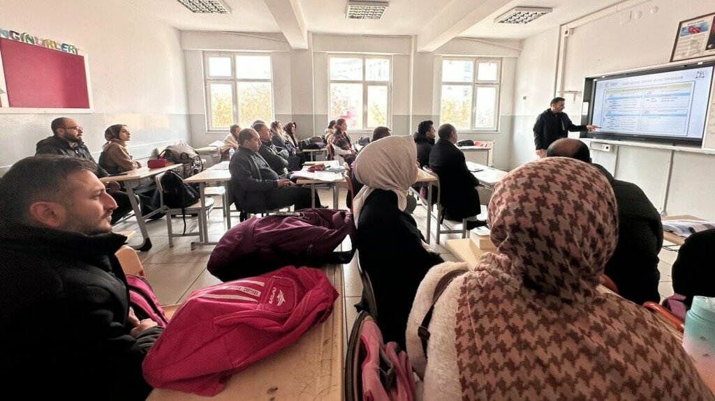 School Turgut Ozal Imam Hatip Secondary School, Batman, photo