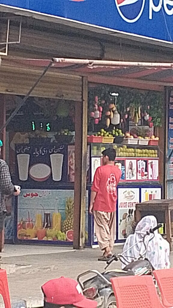 Soft drinks bar Noorbahar juice corner, Karachi, photo