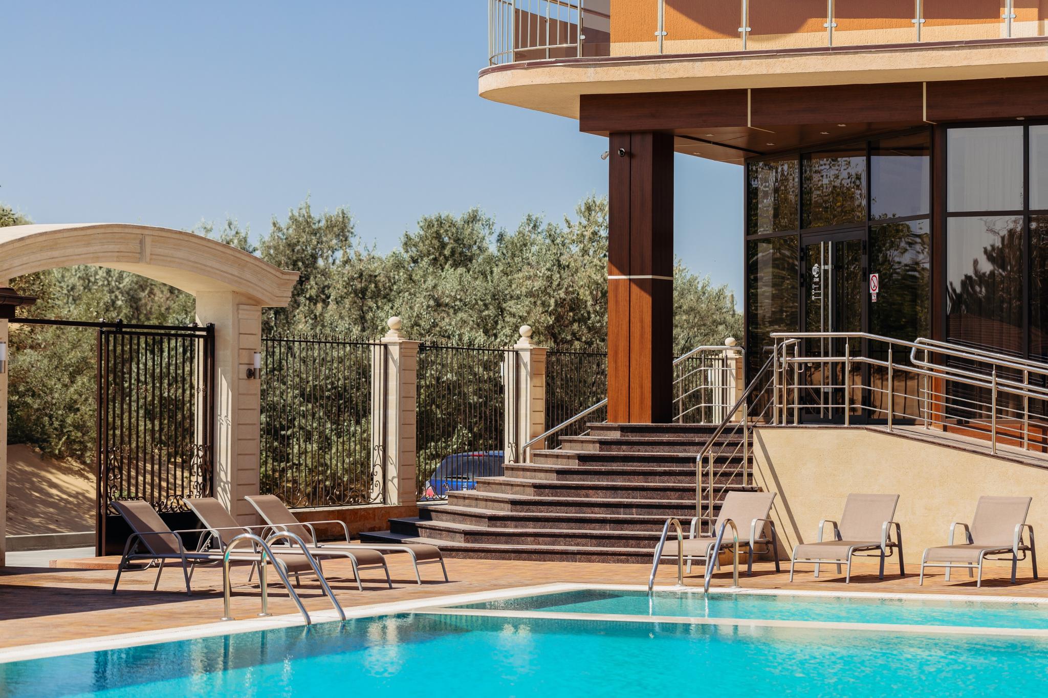 Фото Family Pride Inn