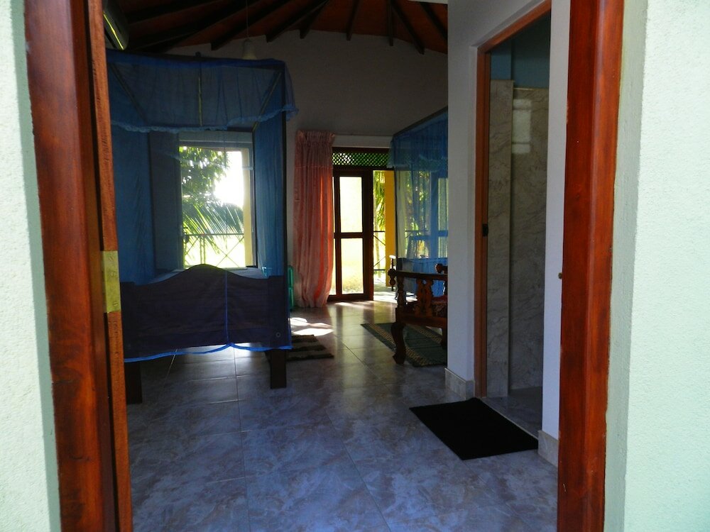 Фото Traveller's Home Hotel