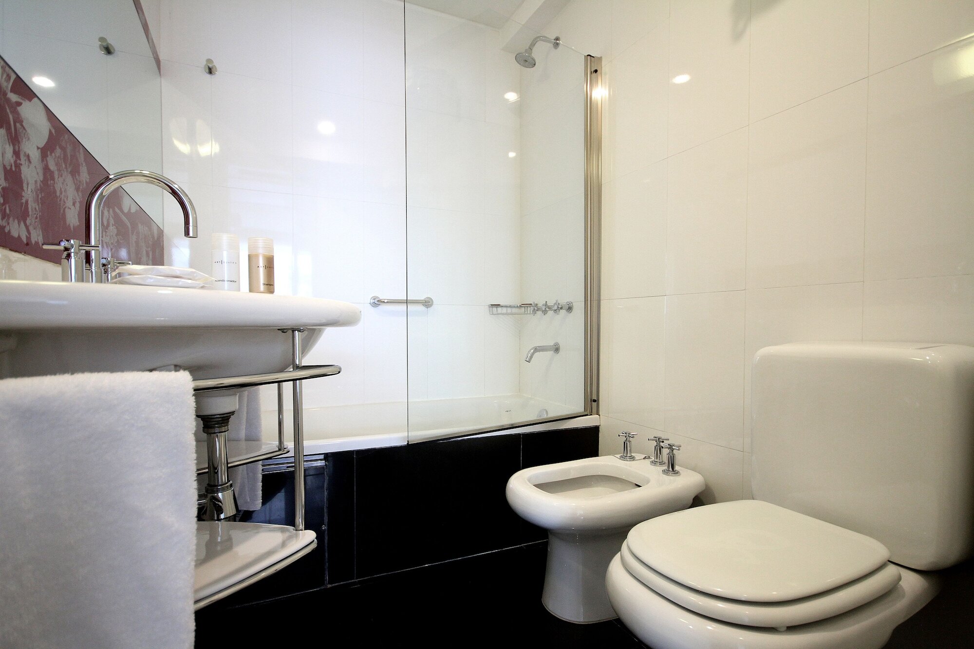 Фото Art Suites & Gallery