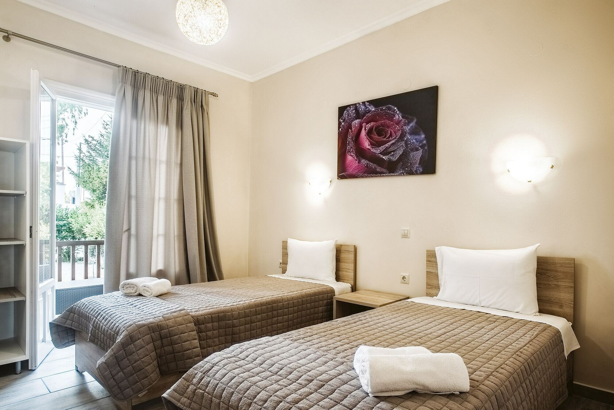 Фото Potamos Apartments