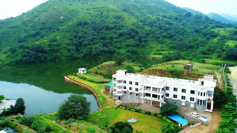 Гостиница Rang Bhawan Inn- A Lake View Hotel