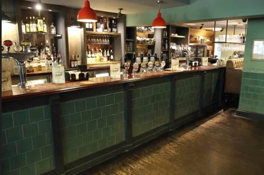 Фото The Hand & Spear