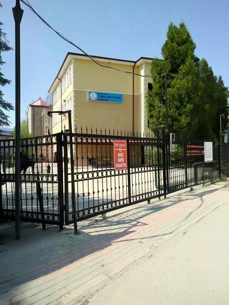 Primary school Lieutenant Refik Cesur Primary School, Izmit, photo