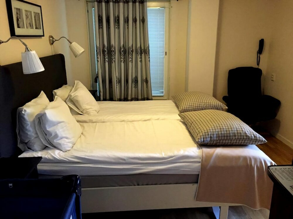 Фото Hotel Riverside