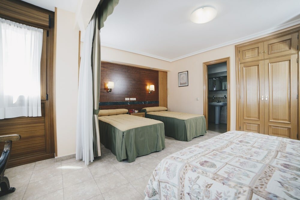 Фото Hostal Los Gavilanes 2