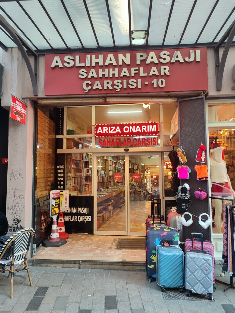 Secondhand bookshop Mihrican Bookstore, Istanbul, photo