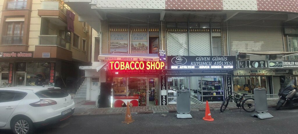 Tobacco and smoking accessories shop Beyazit Nargile & Bufe, Istanbul, photo