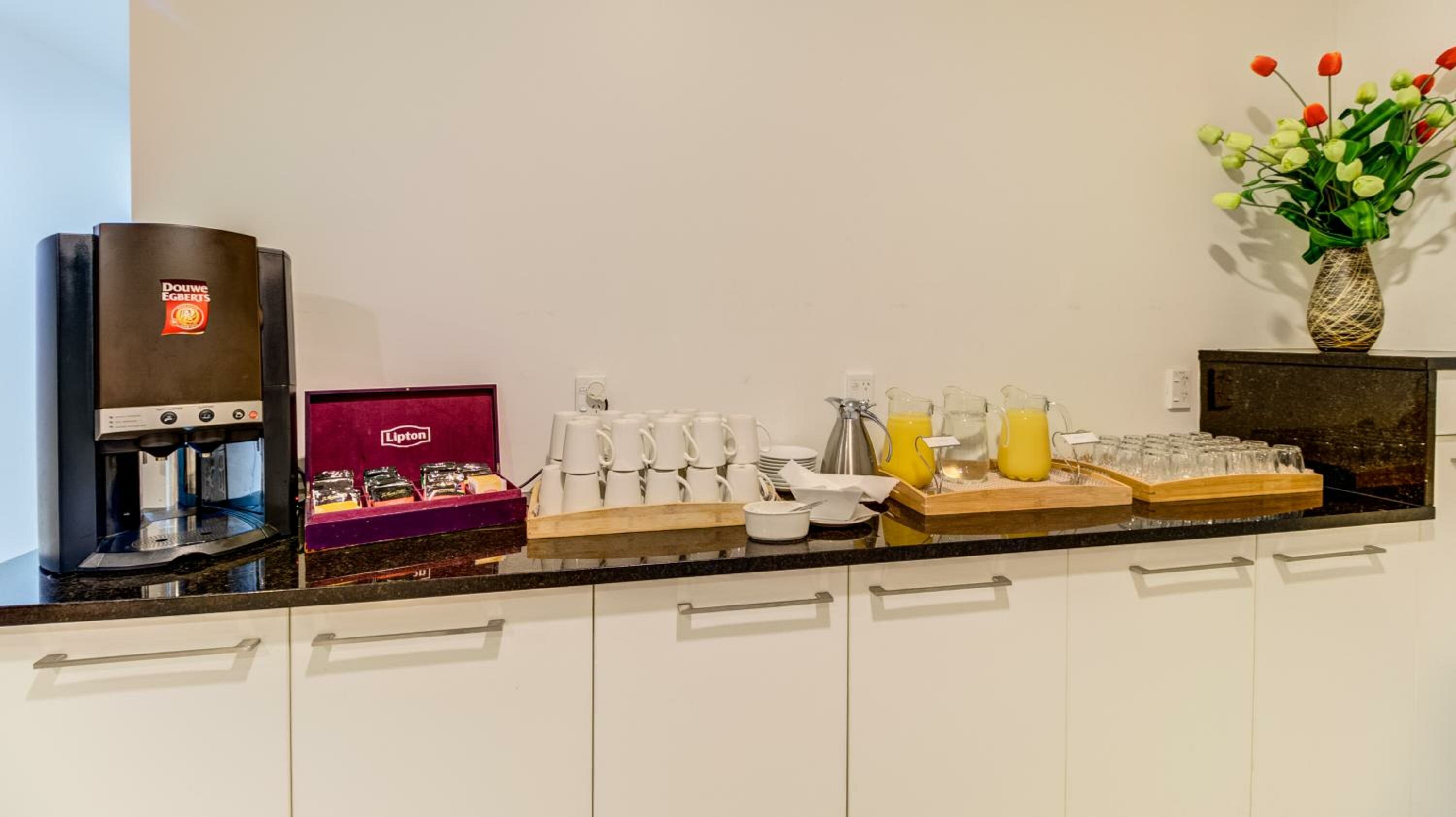 Фото Vr Queen Street - Hotel & Suites