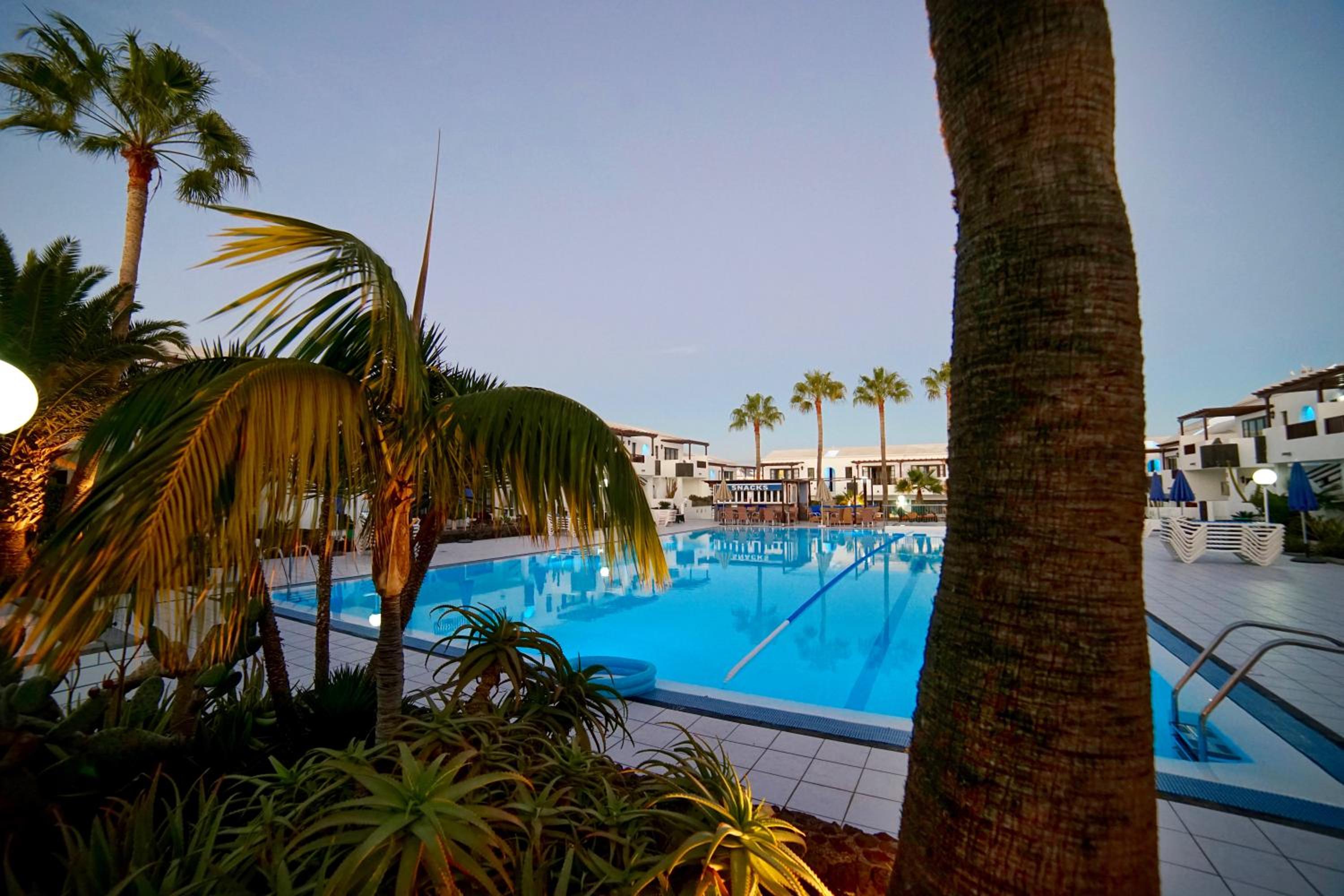 Фото Apartamentos Plaza Azul