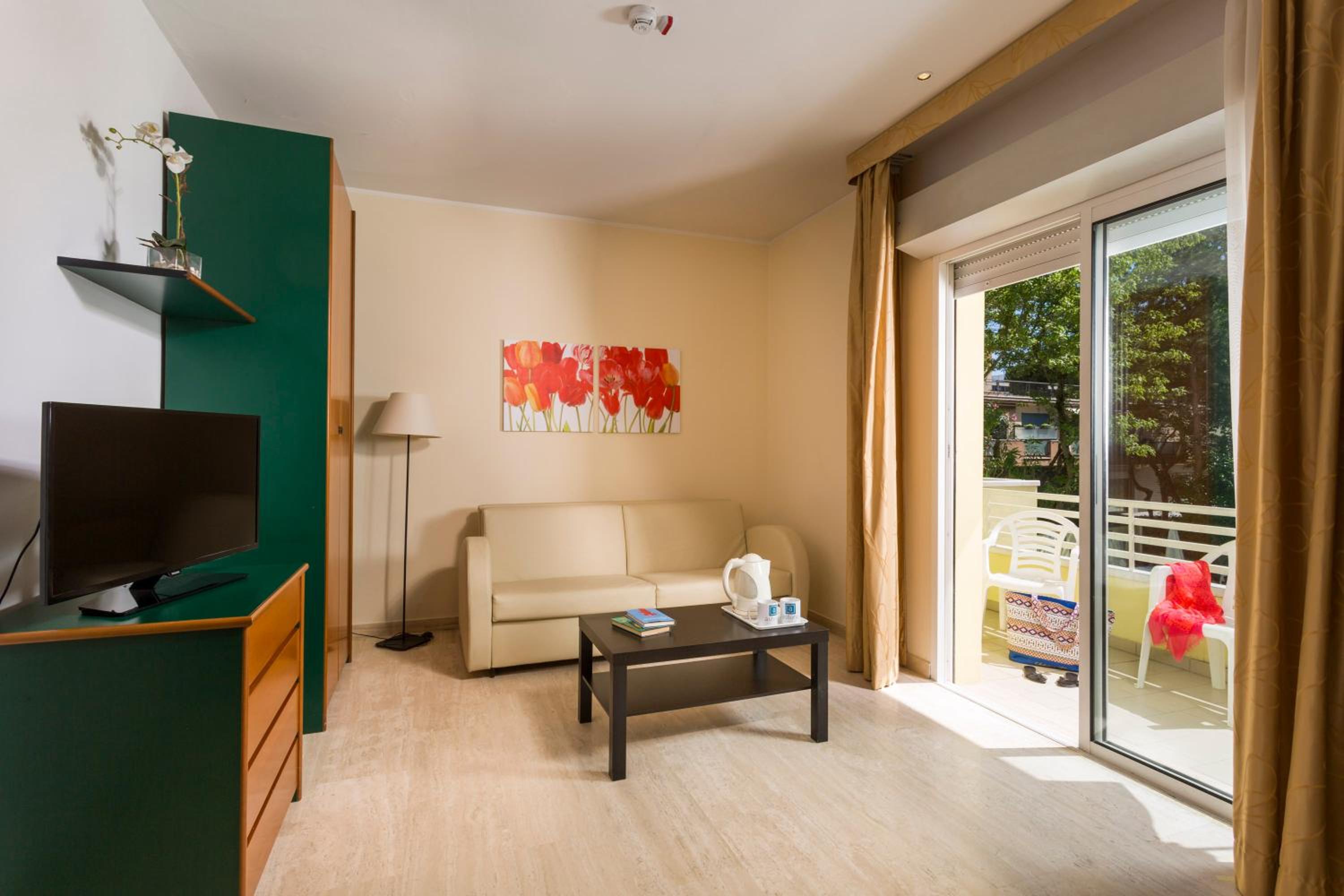 Фото Astoria Suite Hotel