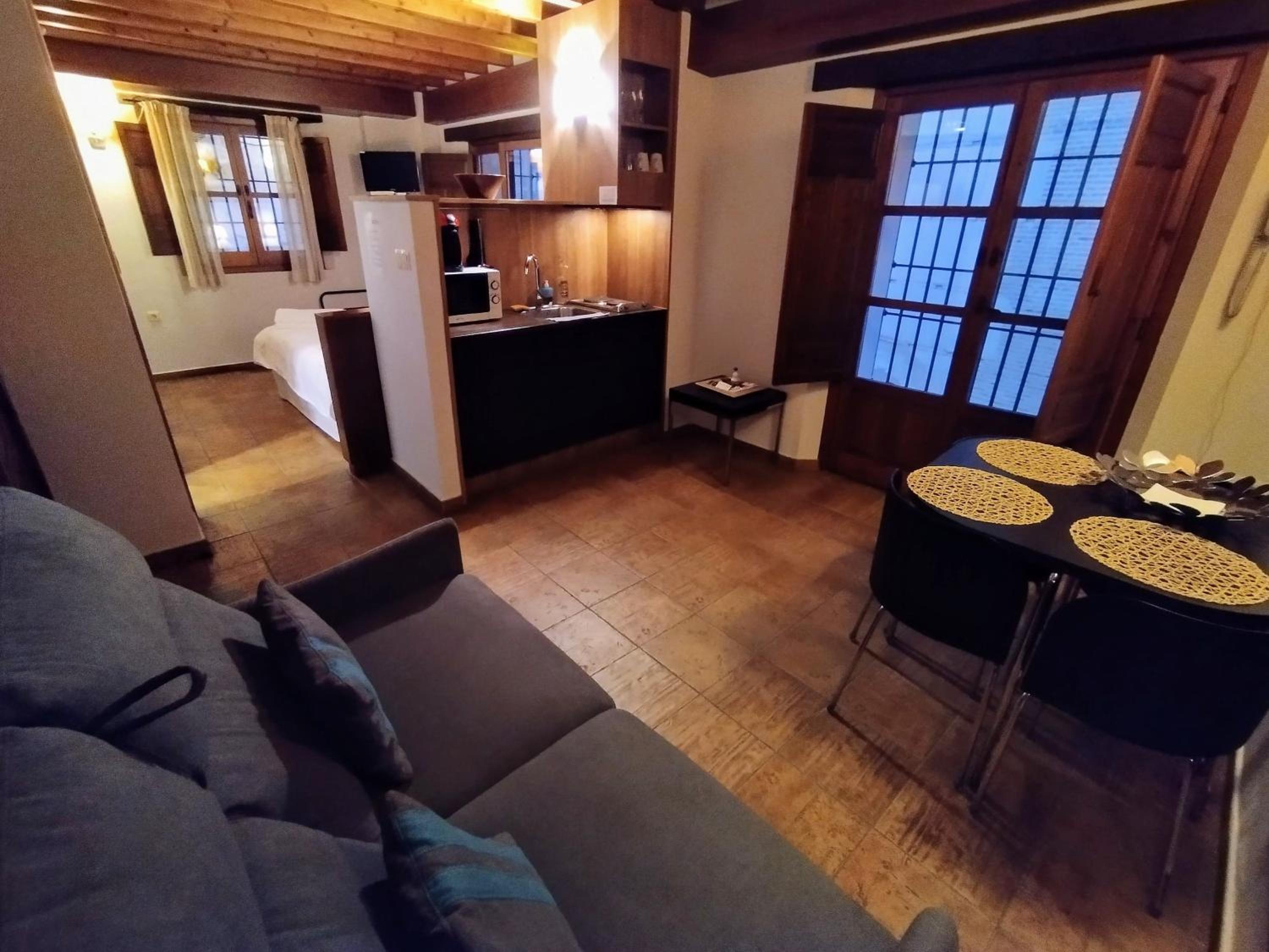 Фото Apartamentos Turisticos Alhambra