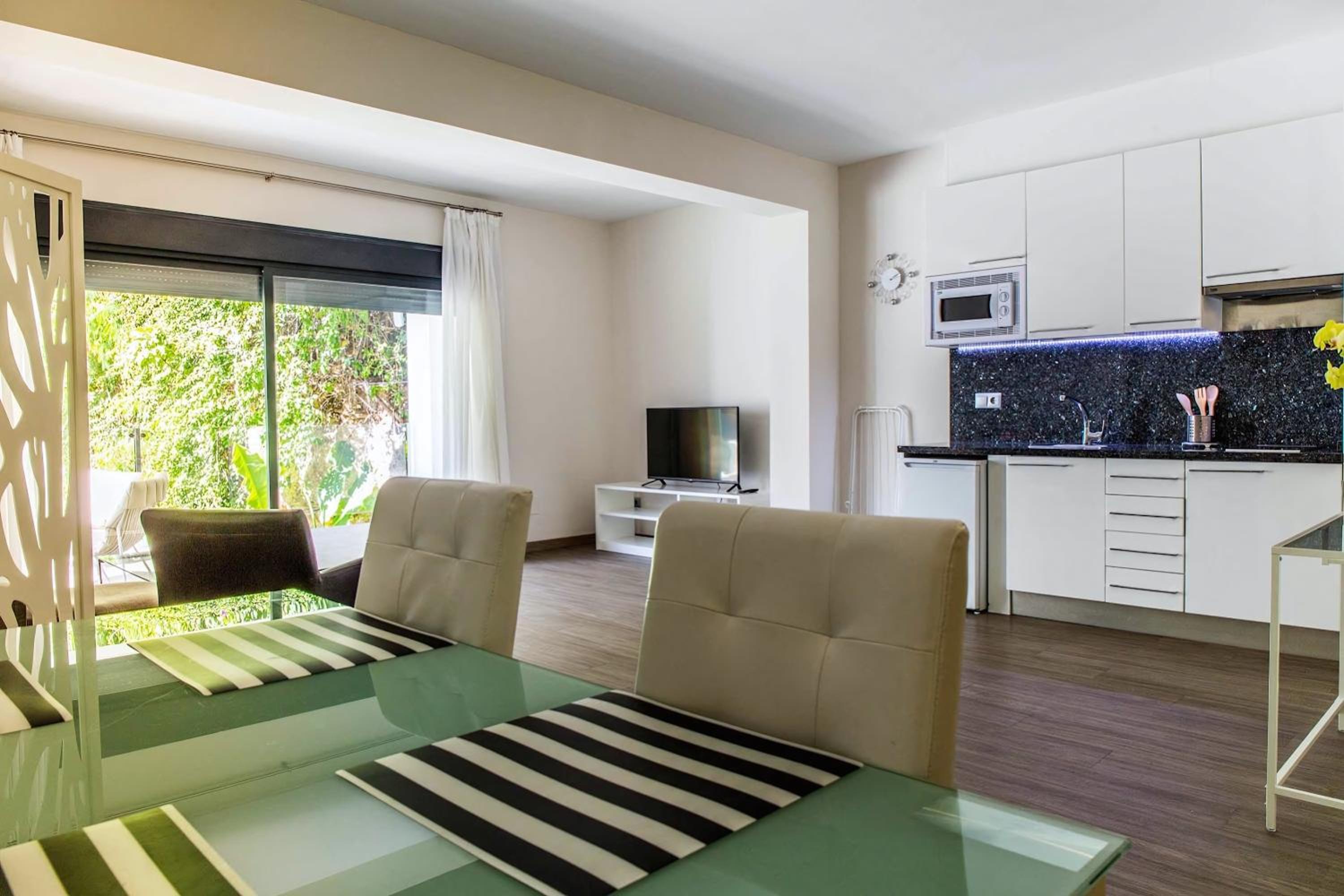 Фото Dimona Suites