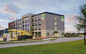 Гостиница Holiday Inn Express & Suites Dallas-Frisco NW Toyota Stdm в Льюисвилле
