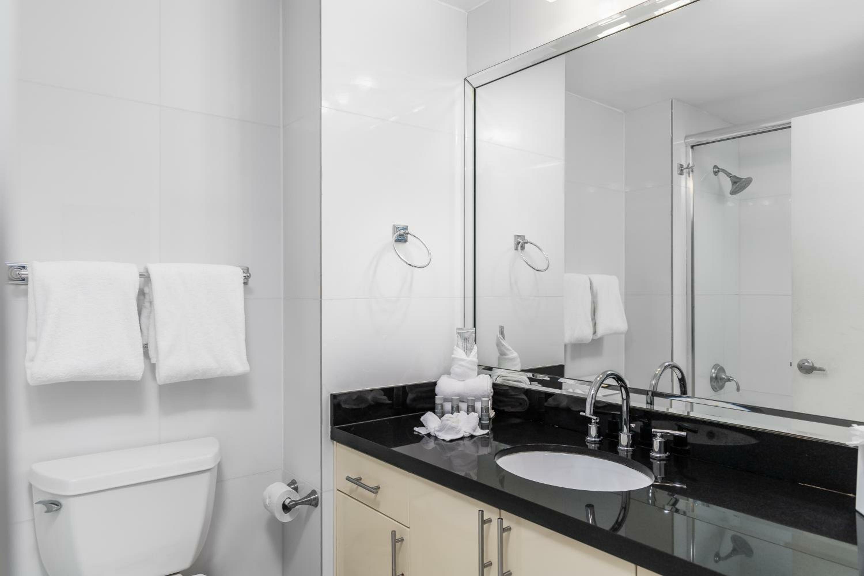 Фото Fortune House Hotel Suites