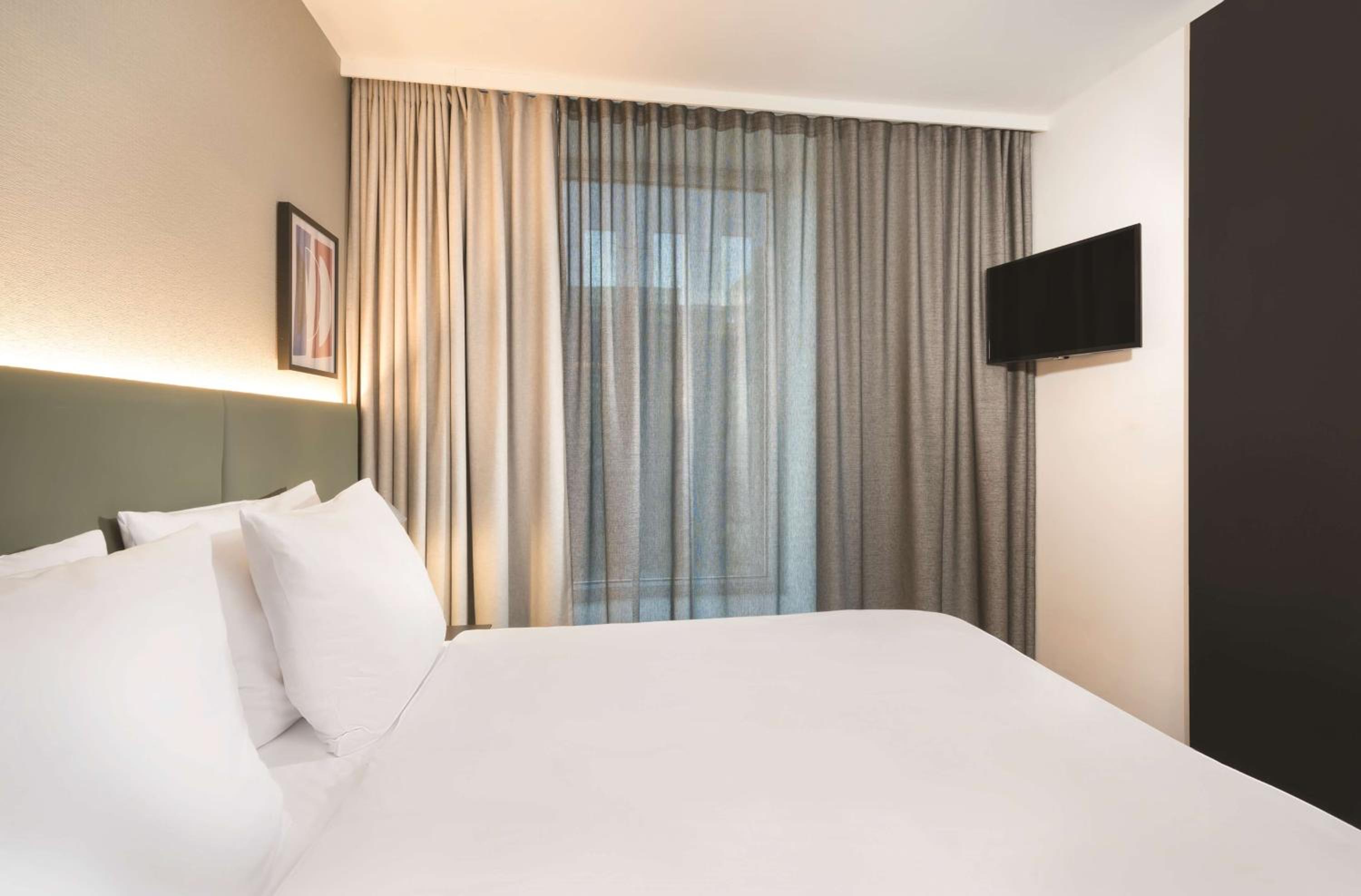 Фото Adina Apartment Hotel Hamburg Speicherstadt