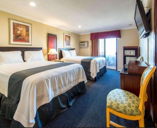 Гостиница Queencity Inn