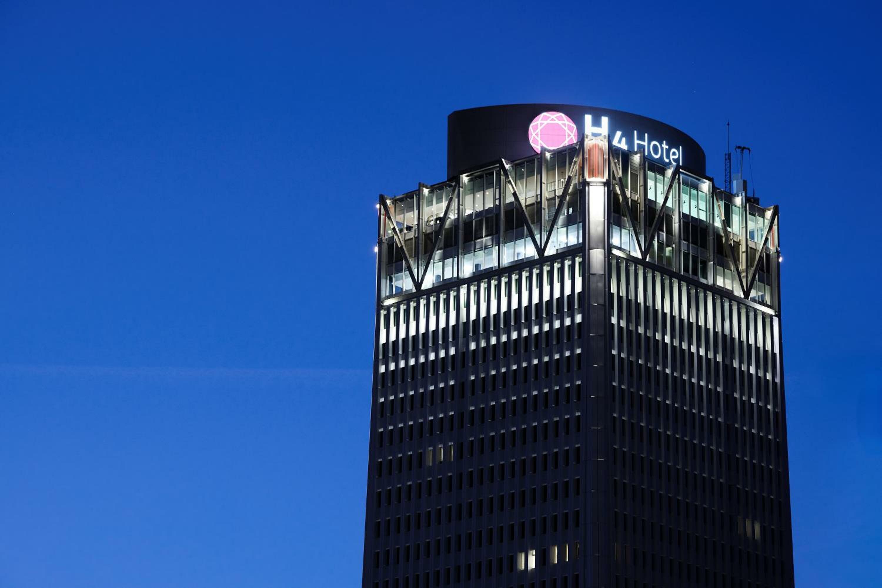 Фото H4 Hotel Wyndham Paris Pleyel Resort