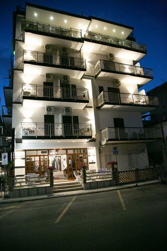 Гостиница Hotel La Riva в Джардини-Наксосе