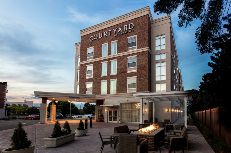 Гостиница Courtyard by Marriott Rochester Downtown в Рочестере