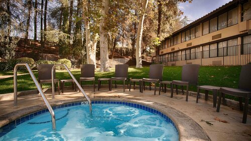 Гостиница Best Western Valencia Inn в Санта-Кларите