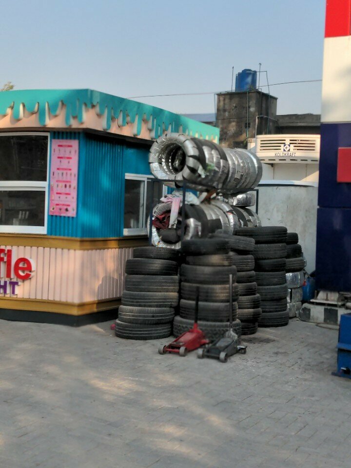 Tire service Sk tyre & puncher shop, Lahore, photo