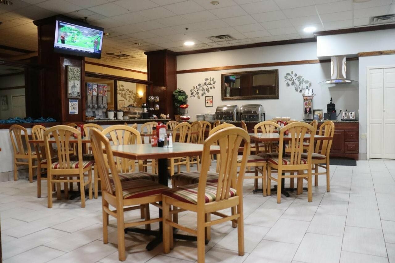 Фото Ramada Hotel & Conference Center by Wyndham Lansing