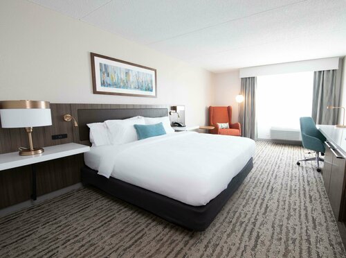 Гостиница DoubleTree by Hilton Hotel Des Moines Airport в Де-Мойн