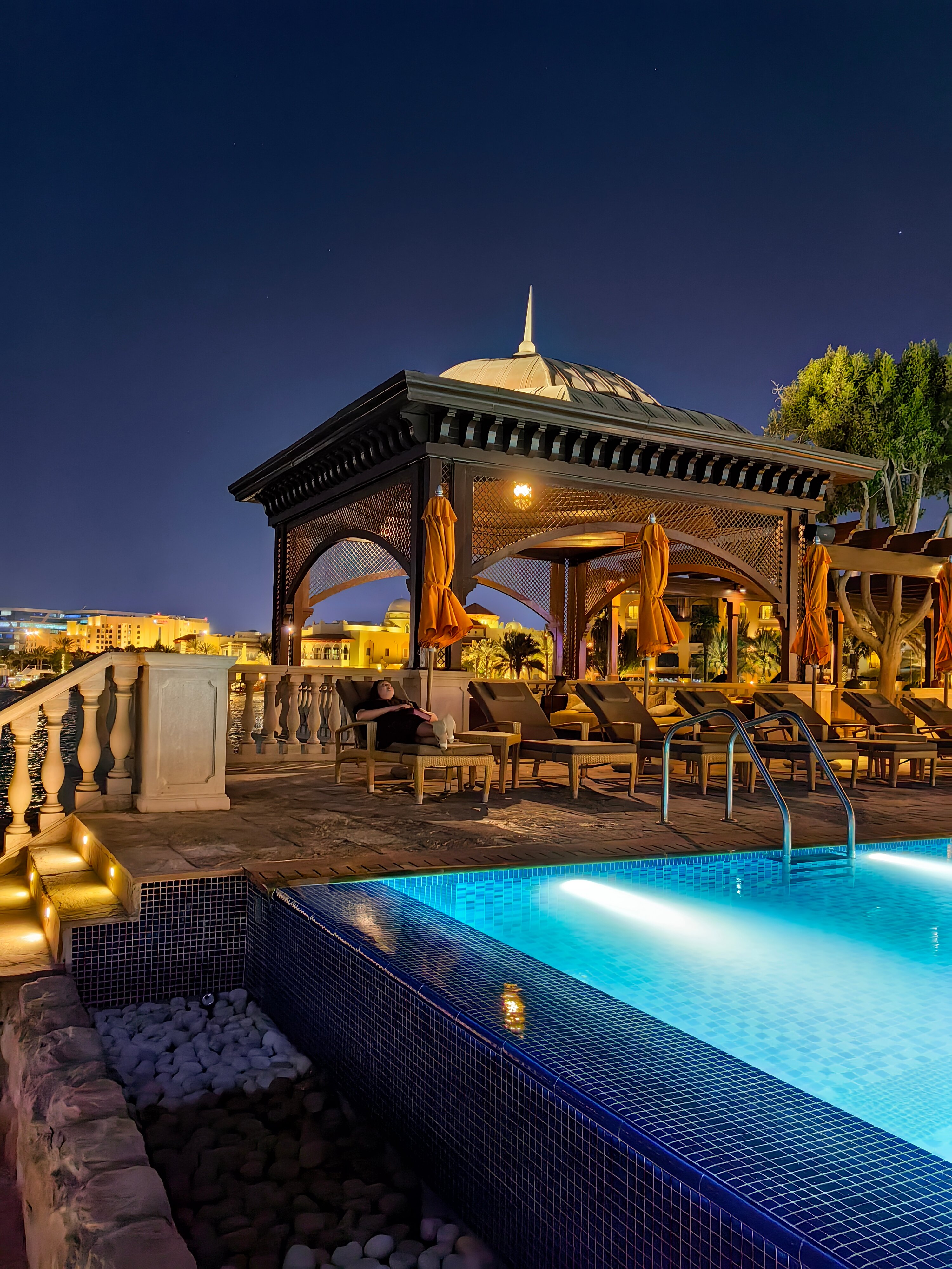 Фото Shangri-La Hotel Apartments Qaryat Al Beri