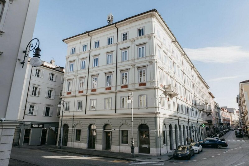 Гостиница Vis a Vis Apartments в Триесте