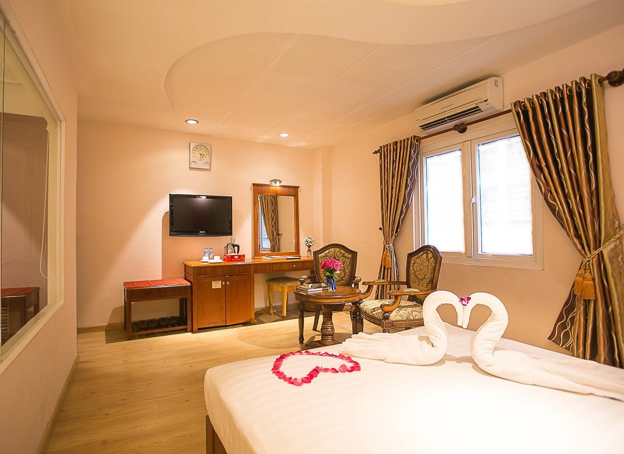 Фото Sky Gem Hotel  Ben Thanh