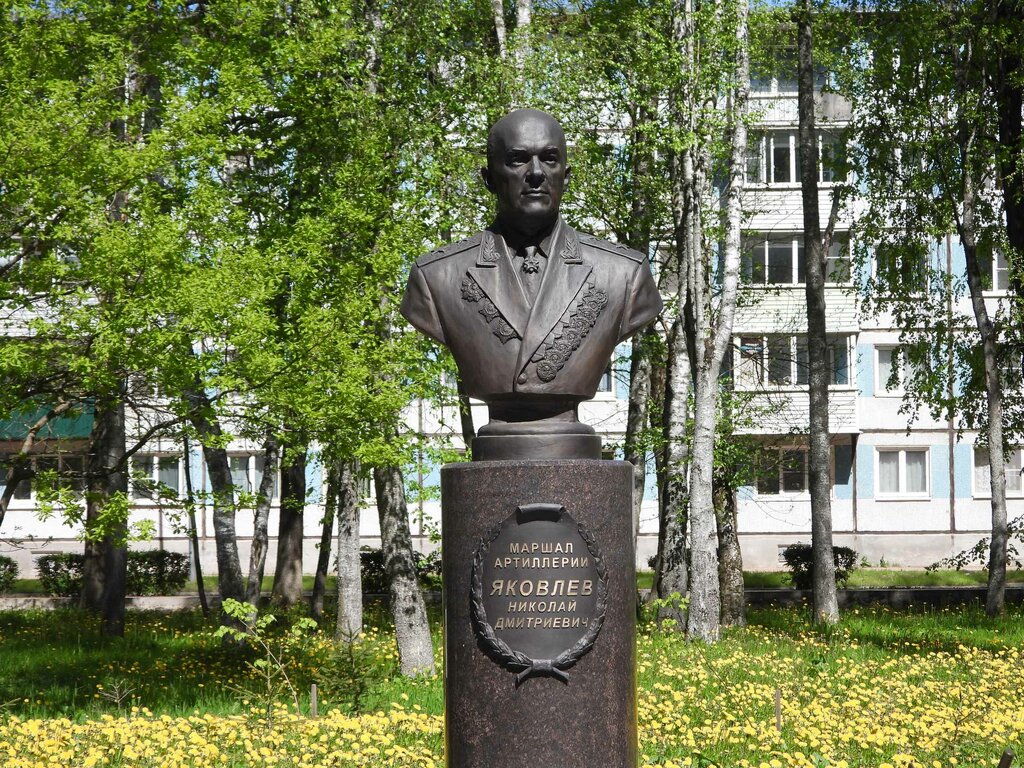 Monumento, memorial Бюст Маршала артиллерии Н.Д. Яковлева, , foto