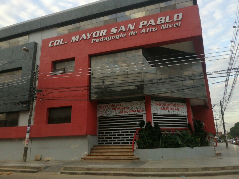 Ortaokul Colegio Mayor San Pablo, Santa‑Krus, foto