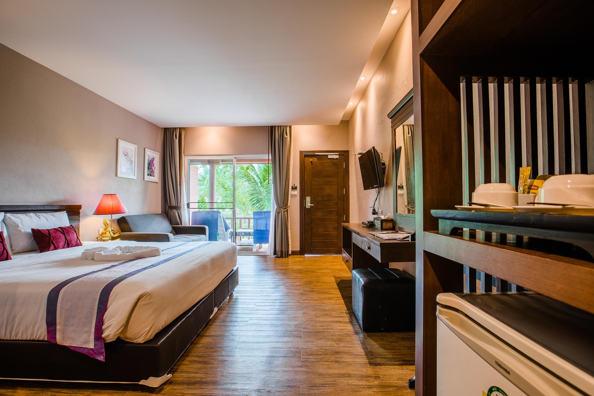 Фото C&n Kho Khao Beach Resort