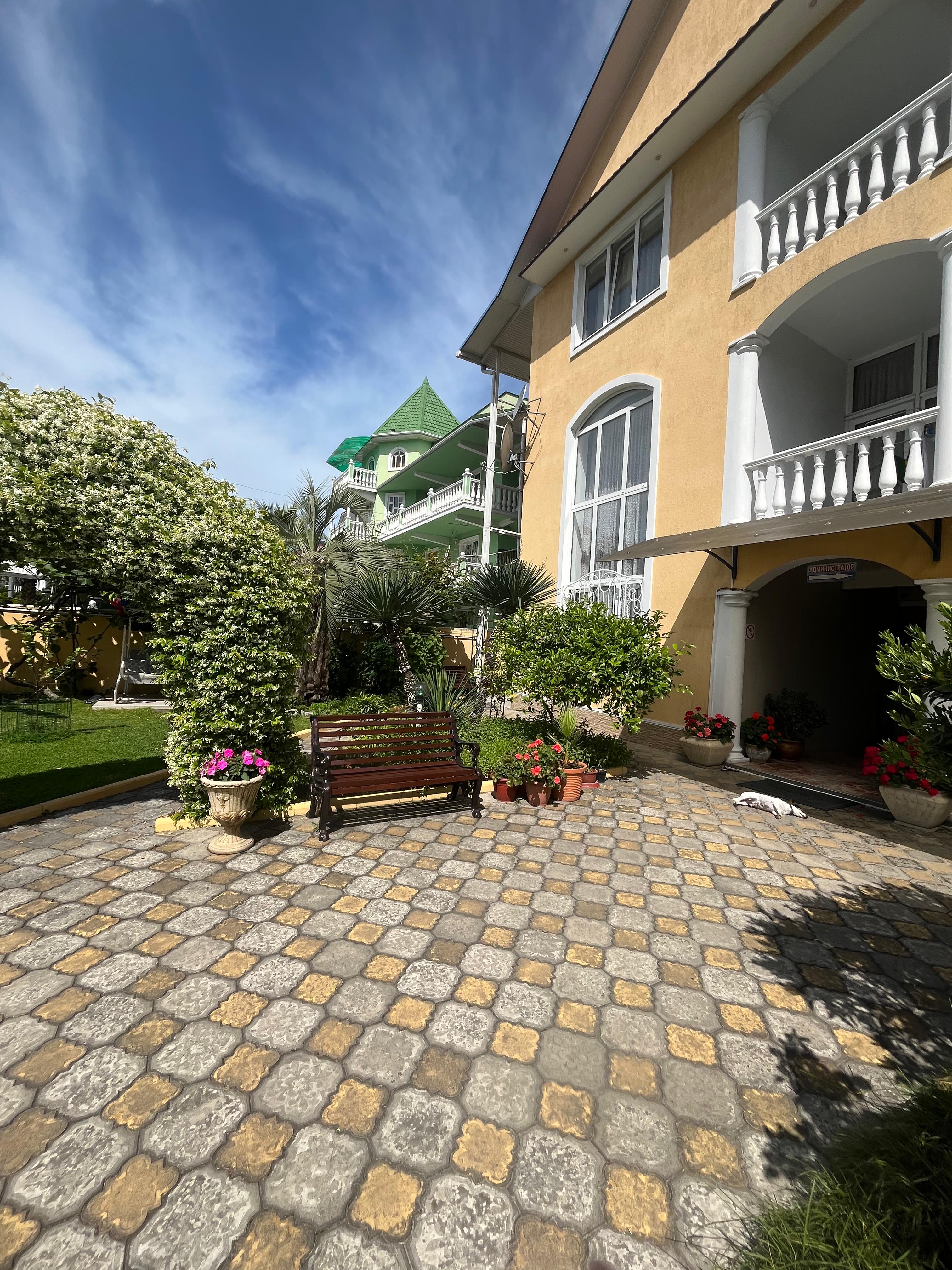 Фото отеля 1