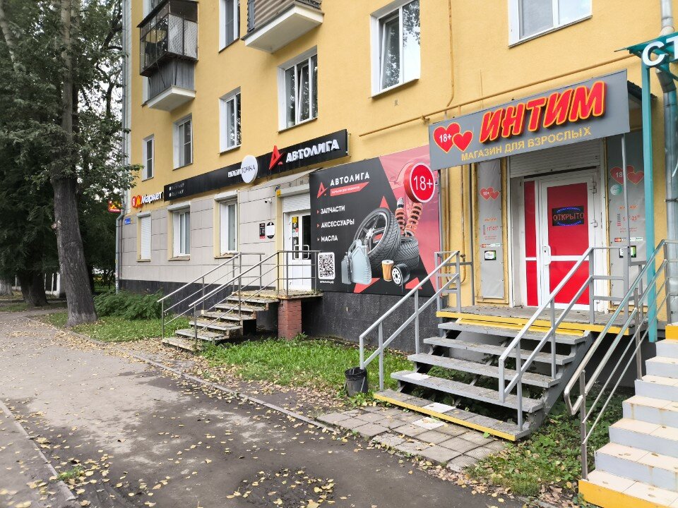 Naomi gangbang porno video