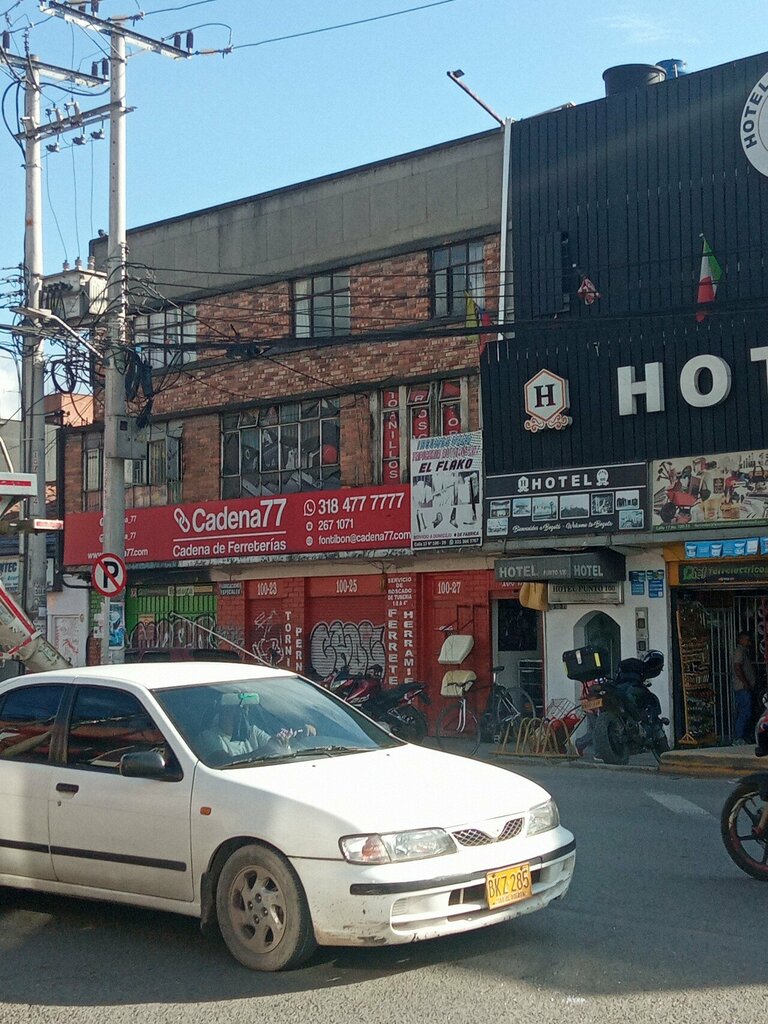 Household goods and chemicals shop Cadena 77, Bogota, photo