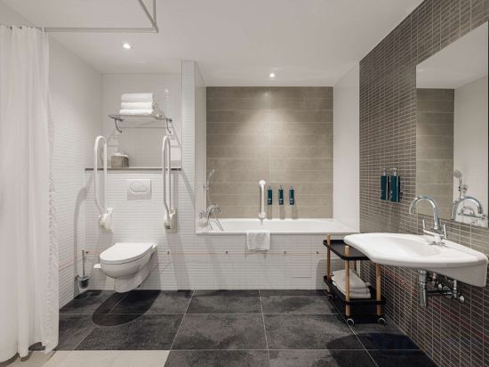 Фото DoubleTree by Hilton Amsterdam Centraal Station