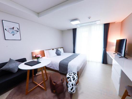 Фото Leeinstay Hotel