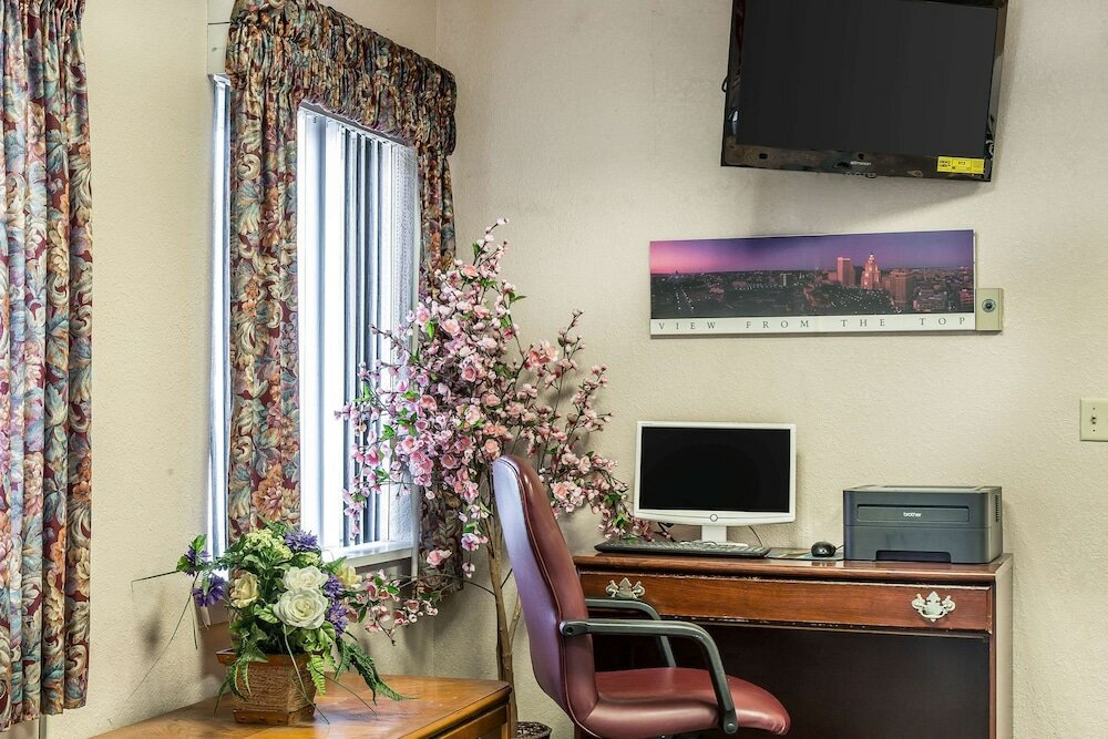 Фото Econo Lodge Cranston - Providence