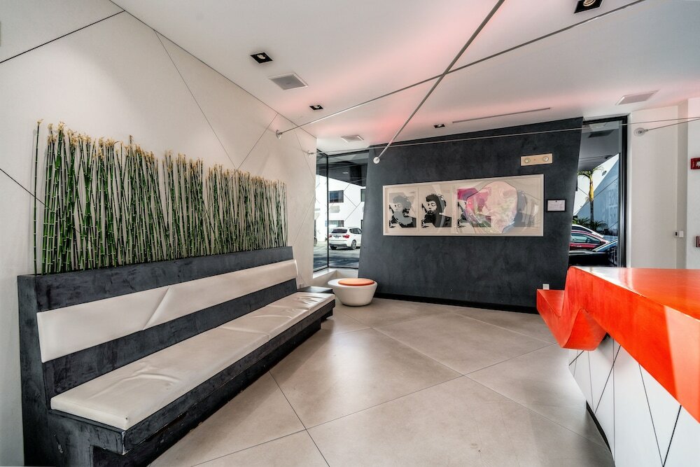 Фото The Moment Hotel