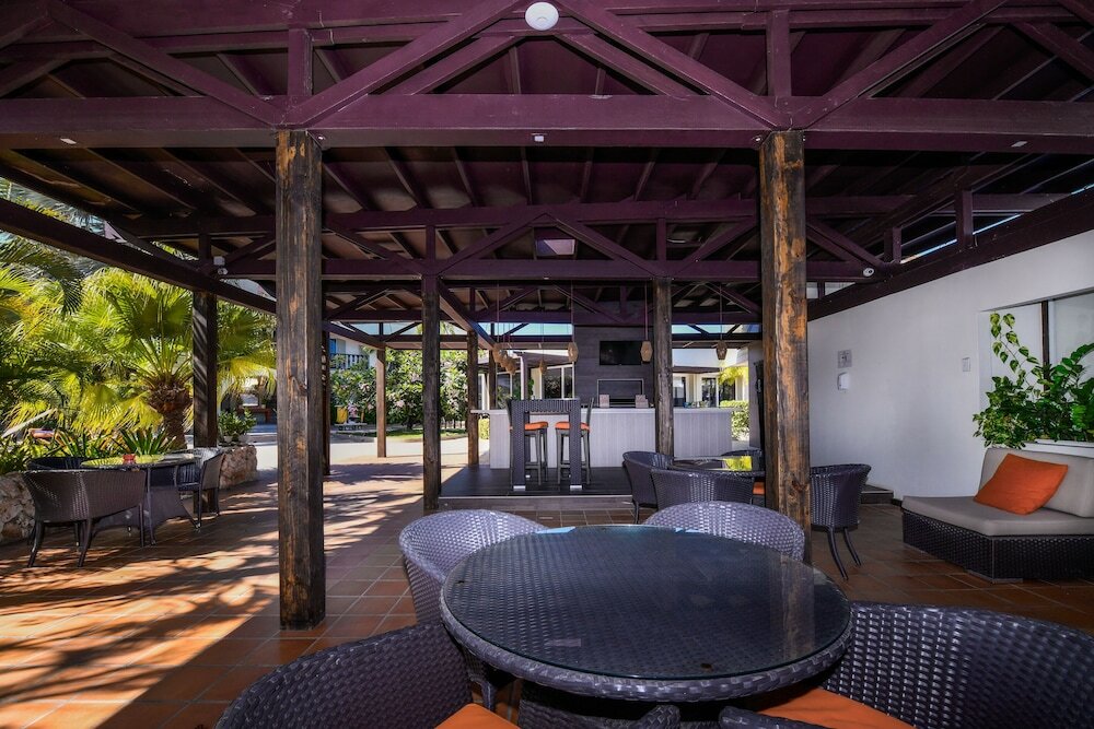 Фото Talk of the Town Hotel and Beach Club