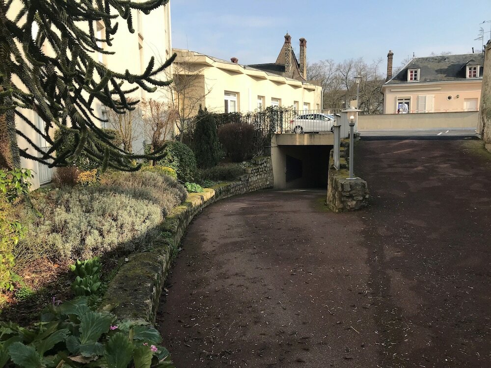 Фото Campanile Chartres Centre - Gare - Cathédrale