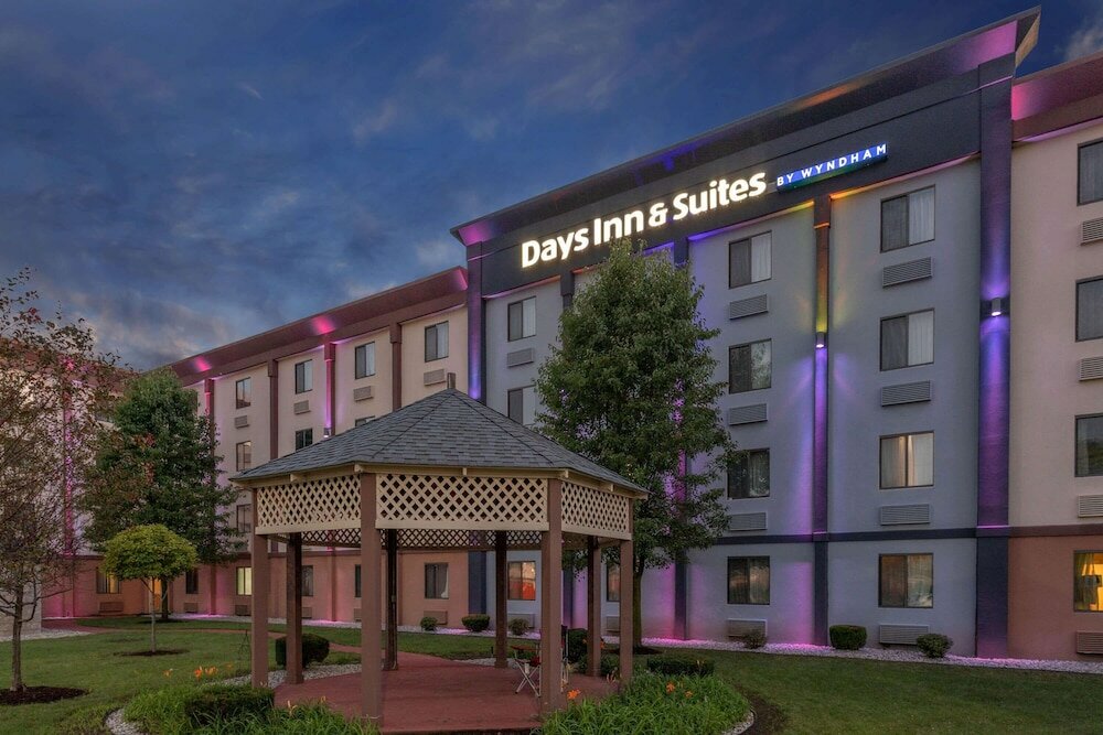 Фото Days Inn and Suites by Wyndham Hammond, In